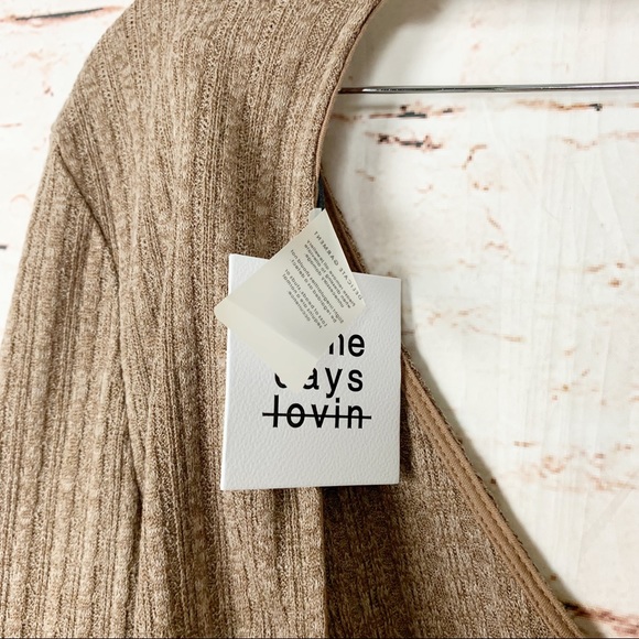 Some Days Lovin Latte Open Back Top Size Small - Picture 10 of 10